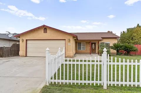 202 E Robin Ave, Visalia, CA 93291