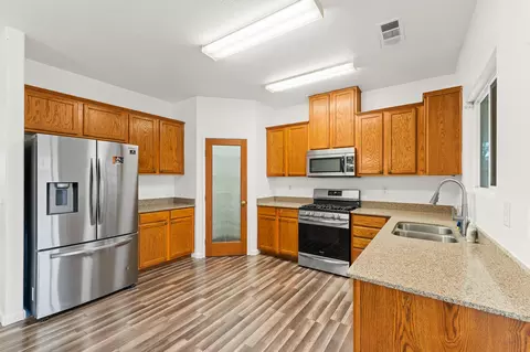 202 E Robin Ave, Visalia, CA 93291 photo 13