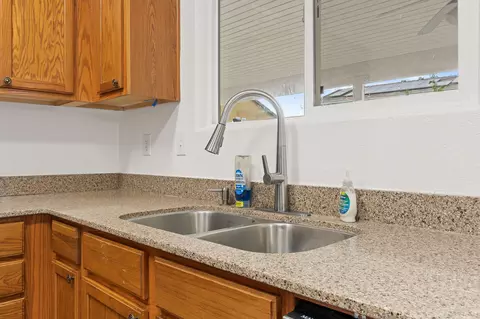 202 E Robin Ave, Visalia, CA 93291 photo 16