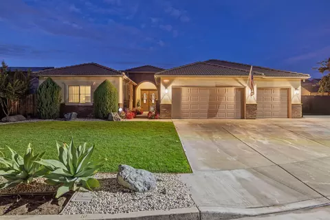 3038 E Beech Ct, Visalia, CA 93292