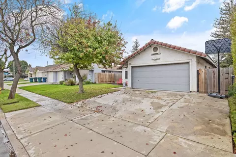 1903 Henshaw Ave, Tulare, CA 93274