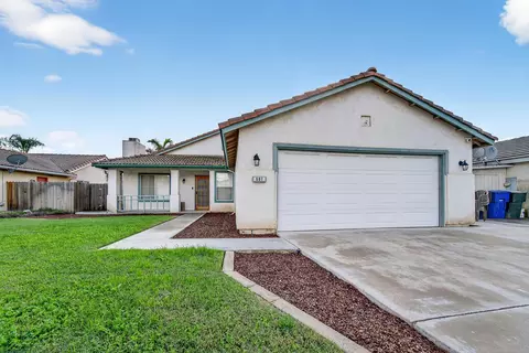 907 E Palm Dr, Hanford, CA 93230