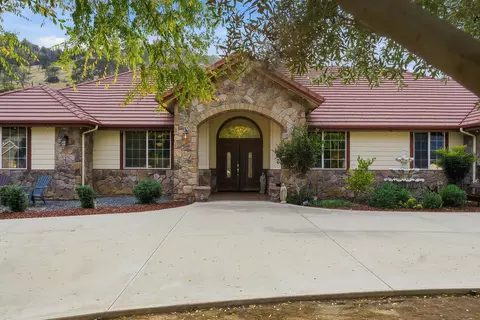 16777 Coyote Dr, Springville, CA 93265