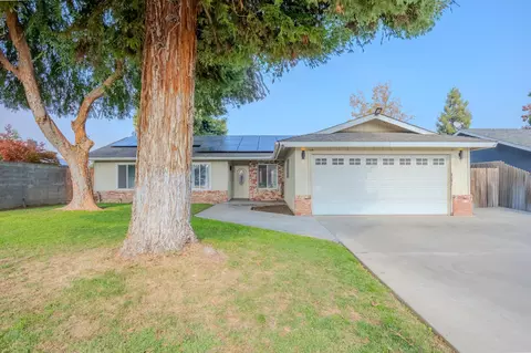 1136 W Seeger Ave, Visalia, CA 93277