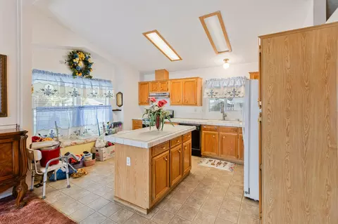 Kitchen - 5646 Dennis Rd, Ducor, CA 93218 photo 2 of 2