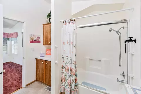 Bath - 5646 Dennis Rd, Ducor, CA 93218 photo 2 of 3