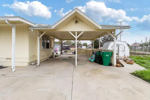 Exterior - 5646 Dennis Rd, Ducor, CA 93218 photo 2 of 5
