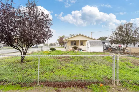 Exterior - 5646 Dennis Rd, Ducor, CA 93218 photo 4 of 5