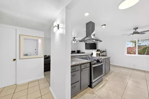 Entry Way - 539 Nelson St, Exeter, CA 93221 photo 1 of 3