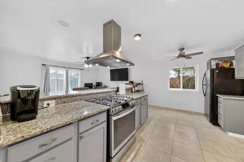 Kitchen - 539 Nelson St, Exeter, CA 93221 photo 3 of 8