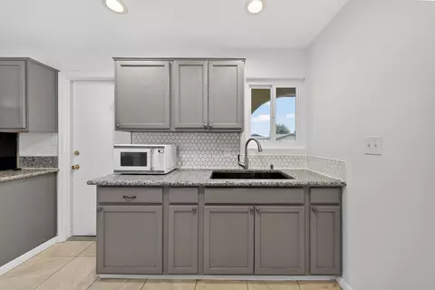 Kitchen - 539 Nelson St, Exeter, CA 93221 photo 4 of 8