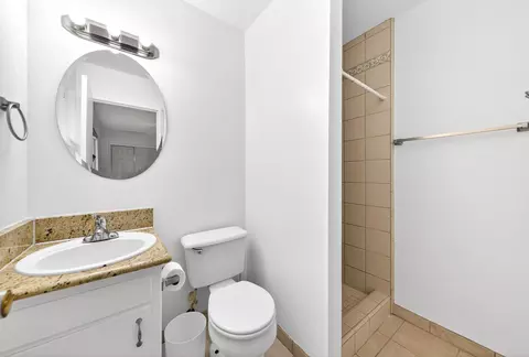Bath - 539 Nelson St, Exeter, CA 93221 photo 3 of 3