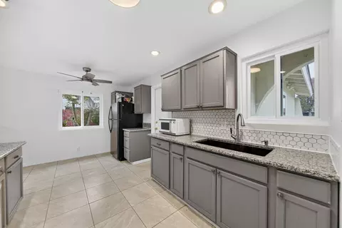 Kitchen - 539 Nelson St, Exeter, CA 93221 photo 2 of 8