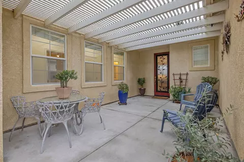 714 N Magna Carta Ave, Hanford, CA 93230