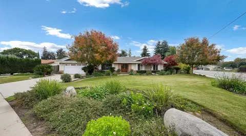 2113 E Paradise Ave, Visalia, CA 93292