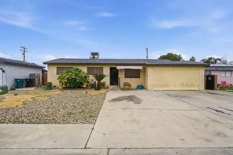 1214 S Spruce St, Tulare, CA 93274