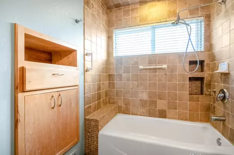 Bath - 31361 Palm Dr, Exeter, CA 93221 photo 4 of 4