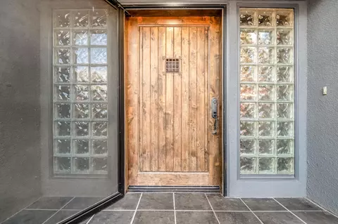 Entry Way - 31361 Palm Dr, Exeter, CA 93221 photo 1 of 7