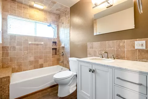 Bath - 31361 Palm Dr, Exeter, CA 93221 photo 3 of 4