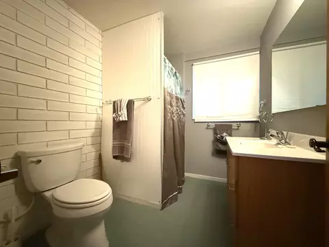 Bath - 42751 N Fork Dr #B, Three Rivers, CA 93271 photo 1 of 1