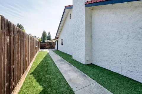 640 N Renn Ave, Clovis, CA 93611 photo 32