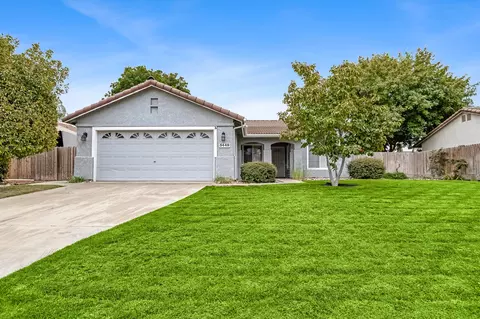 5449 W Ashland Ct, Visalia, CA 93277