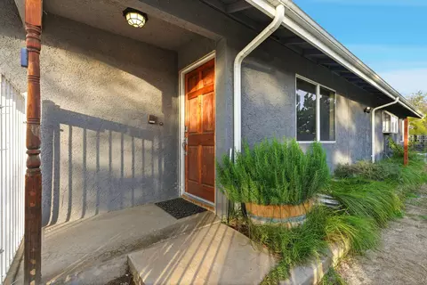 276 N Cottage St, Porterville, CA 93257