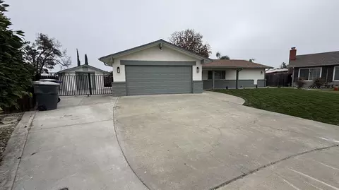 Exterior - 2329 Michael Cir, Hanford, CA 93230 photo 10 of 12