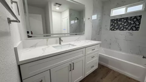 Bath - 2329 Michael Cir, Hanford, CA 93230 photo 4 of 5