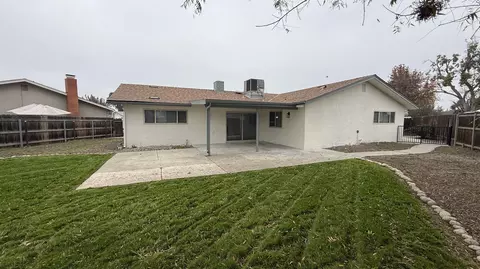 Exterior - 2329 Michael Cir, Hanford, CA 93230 photo 7 of 12