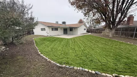 Exterior - 2329 Michael Cir, Hanford, CA 93230 photo 6 of 12