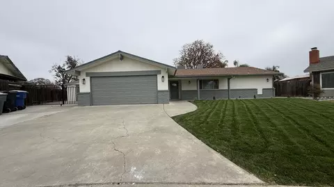 2329 Michael Cir, Hanford, CA 93230