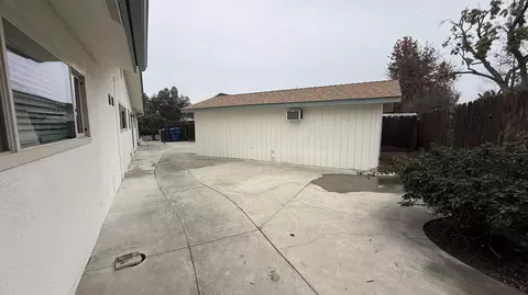 Exterior - 2329 Michael Cir, Hanford, CA 93230 photo 11 of 12