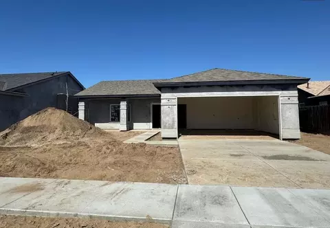 752 W Pin Oak Ave S, Porterville, CA 93257