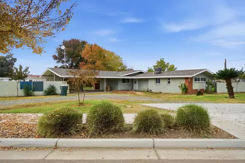 807 S Mcauliff St, Visalia, CA 93292