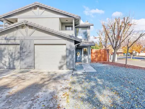 4926-4928 W Westgate Ct, Visalia, CA 93277