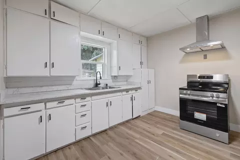 Kitchen - 33239 Road 160, Ivanhoe, CA 93235 photo 1 of 1