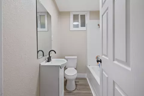 Bath - 33239 Road 160, Ivanhoe, CA 93235 photo 1 of 1