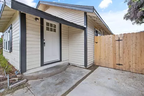 Exterior - 33239 Road 160, Ivanhoe, CA 93235 photo 3 of 6