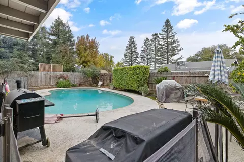 Exterior - 606 N Orange Ave, Exeter, CA 93221 photo 6 of 8