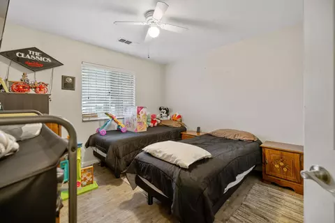 Bedroom - 606 N Orange Ave, Exeter, CA 93221 photo 3 of 4