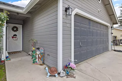 Exterior - 606 N Orange Ave, Exeter, CA 93221 photo 3 of 8
