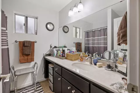 Bath - 606 N Orange Ave, Exeter, CA 93221 photo 2 of 2