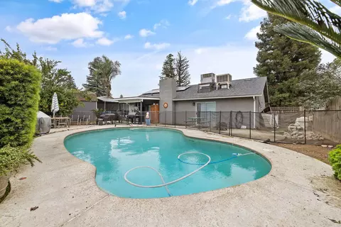 Exterior - 606 N Orange Ave, Exeter, CA 93221 photo 5 of 8