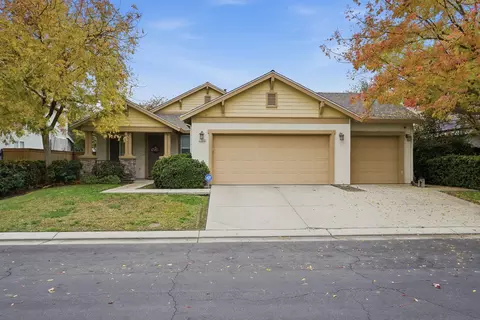 1363 Windsong Dr, Tulare, CA 93274