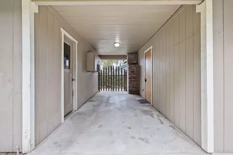 Entry Way - 2215 E Myrtle Ct, Visalia, CA 93292 photo 4 of 4