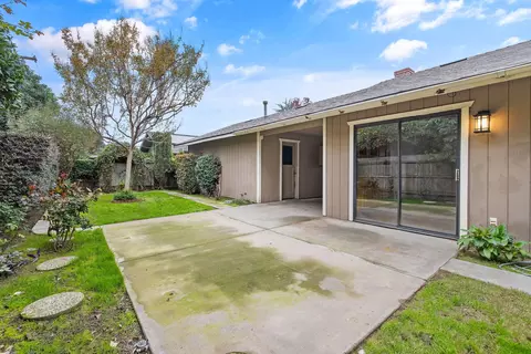 Exterior - 2215 E Myrtle Ct, Visalia, CA 93292 photo 6 of 10