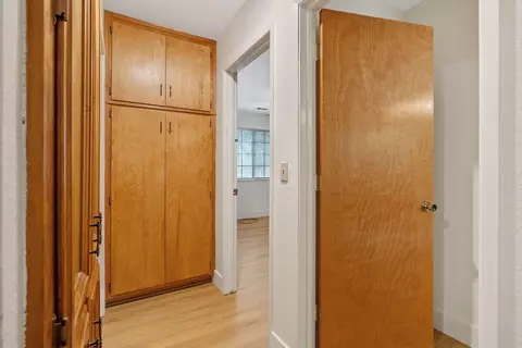 Entry Way - 2215 E Myrtle Ct, Visalia, CA 93292 photo 3 of 4