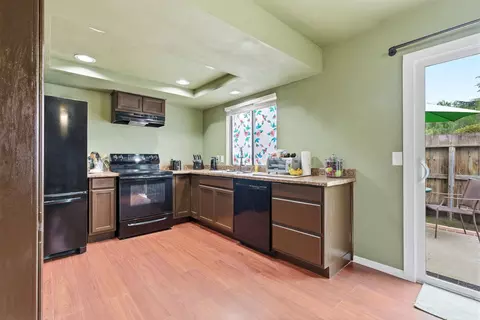 Kitchen - 1836 E Vassar Dr, Visalia, CA 93292 photo 1 of 3