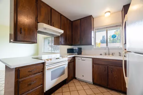 Kitchen - 2414 E Paradise Ave, Visalia, CA 93292 photo 1 of 3